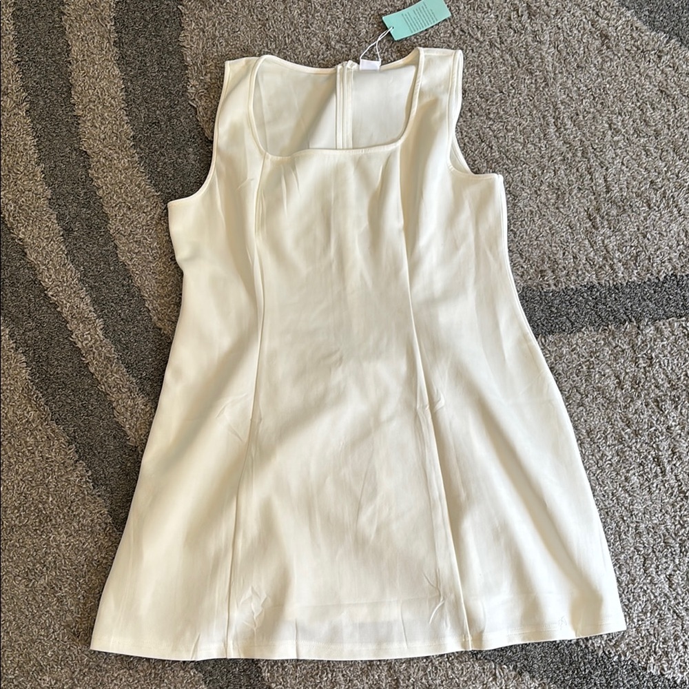 Elegant White Sleeveless Dress